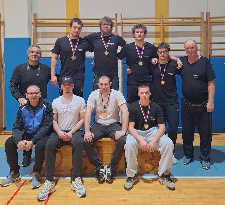 Ekipa Lenarta z medaljami